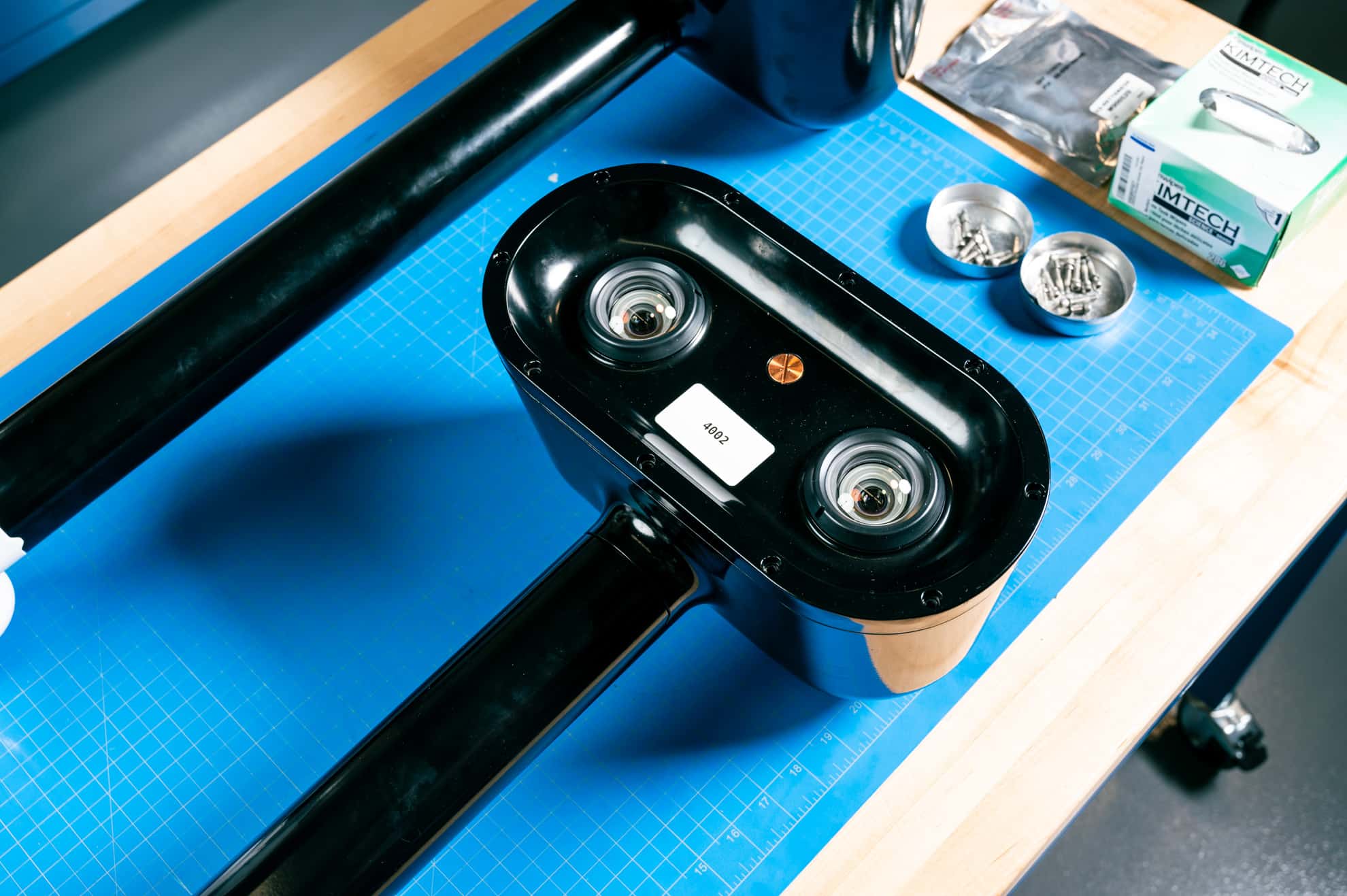 камера для проекта Tidal на верстаке